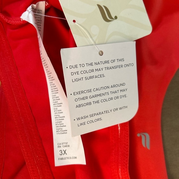 Fabletics Wireless Crossover Bra Low Impact in Strawberry Red NWT Sz-3X.   AA5 - Picture 7 of 10